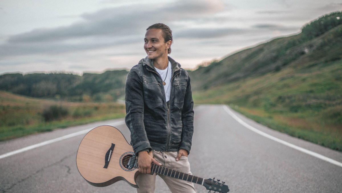 Creative photo of Canadian fingerstyle guitarist Calum Graham